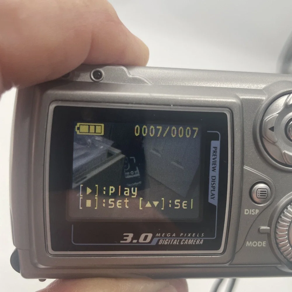 DXG-308 Ultra Compact Digital Camera 3.0MP Silver Point Shoot +Battery+Case